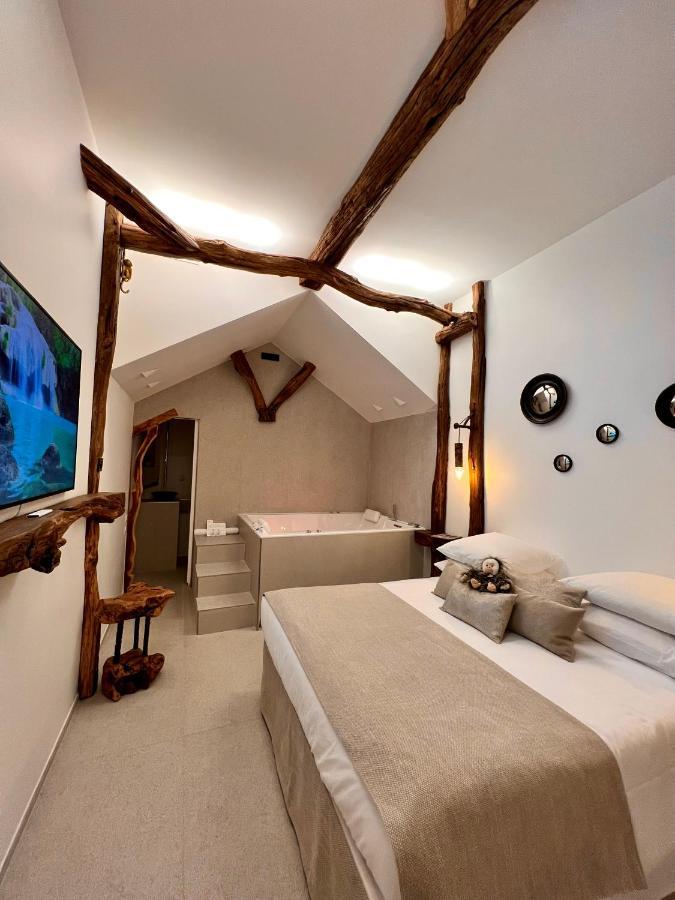 Tamarin & Capucin Suite Balneo Aubagne Exteriör bild