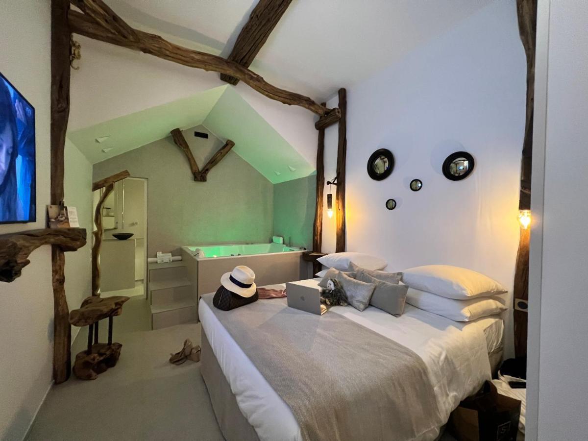 Tamarin & Capucin Suite Balneo Aubagne Exteriör bild