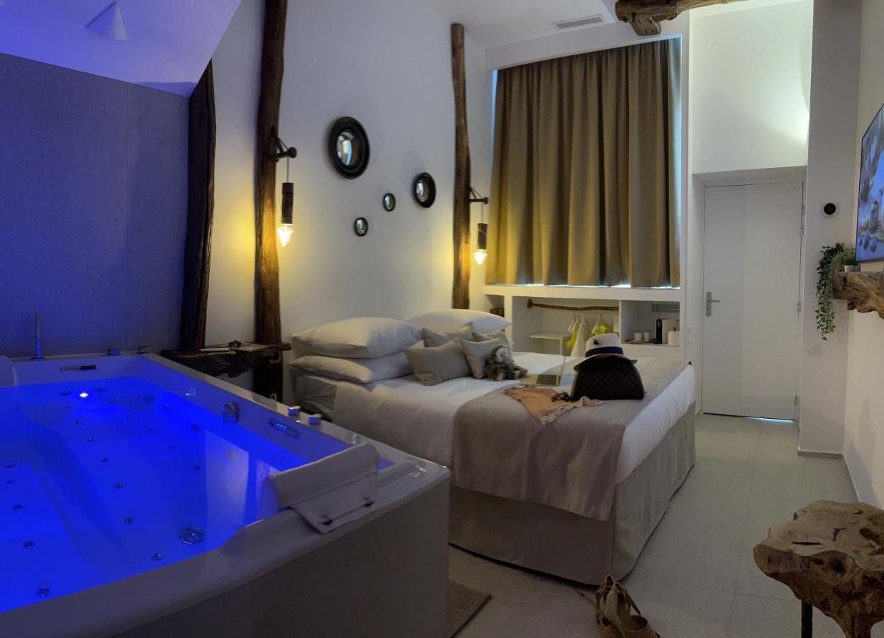 Tamarin & Capucin Suite Balneo Aubagne Exteriör bild