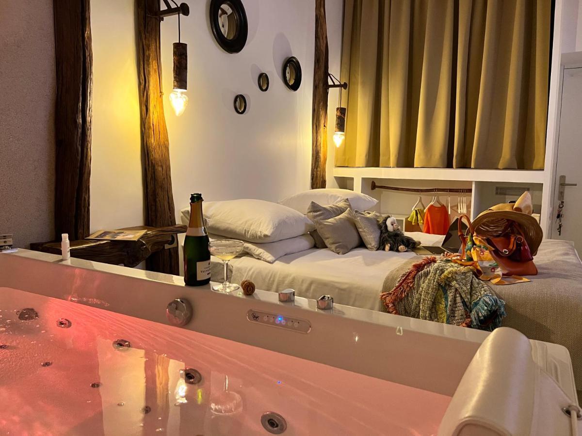 Tamarin & Capucin Suite Balneo Aubagne Exteriör bild