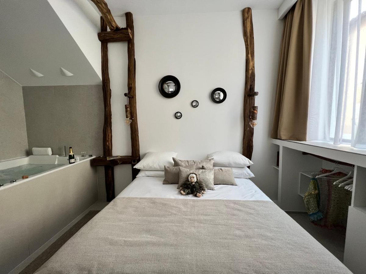 Tamarin & Capucin Suite Balneo Aubagne Exteriör bild